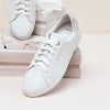 <p>Sneakers</p>